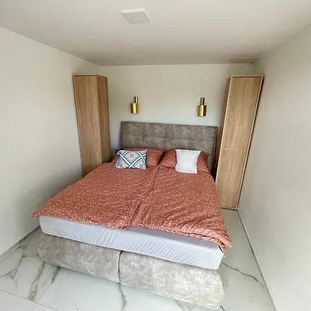 Luxury In Balatonalmadi, Almadi Lux Iii - Pure Gold شقة